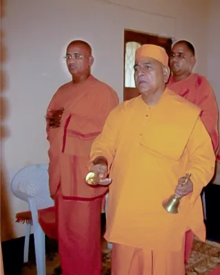 Srimath Swami Gautamanandaji Maharaj</strong><br>
          with Swami Nirbhayananda Saraswati